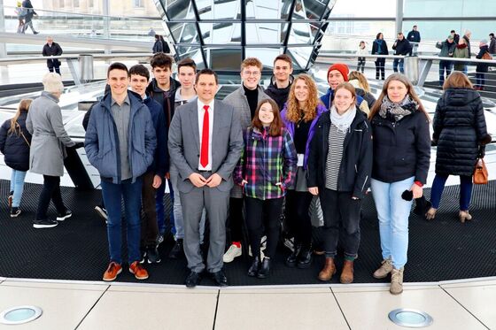 Dr. Johannes Fechner und die Reisegruppe beim abschließenden Besuch der Reichstagskuppel. Bild: Bundespresseamt